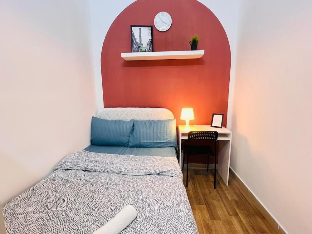 Niche Partition Room in Tecom Near Metro