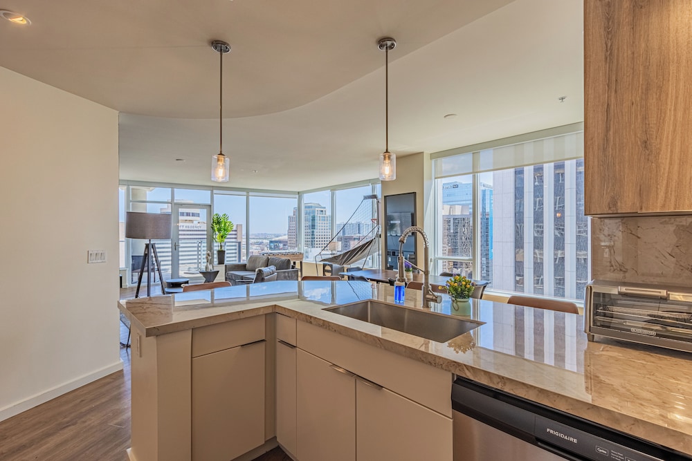 ROVE LIVING/KL - 44 Monroe