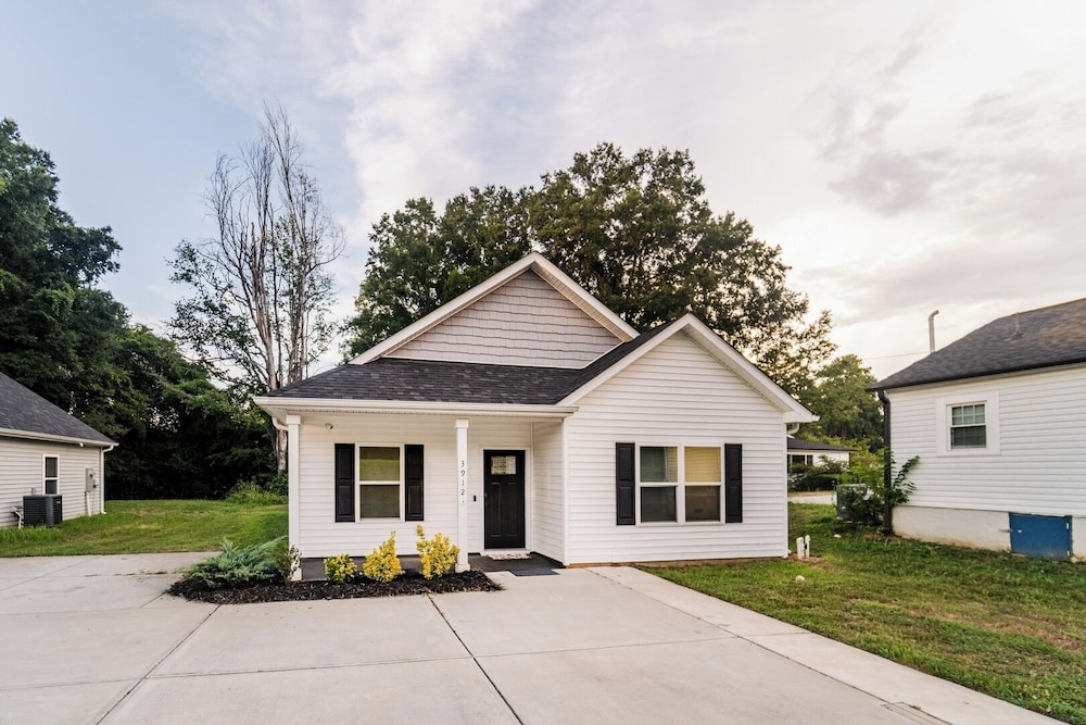 3BR Getaway Hot Tub, Games & Family Fun