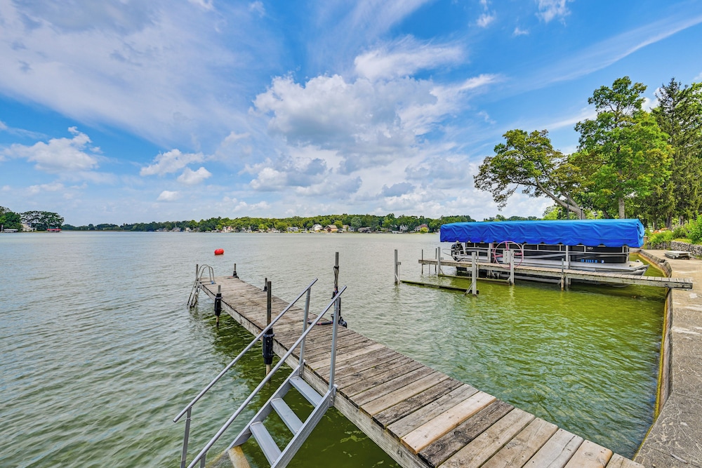 Private Indoor Hot Tub: Fish & Boat on Sylvan Lake