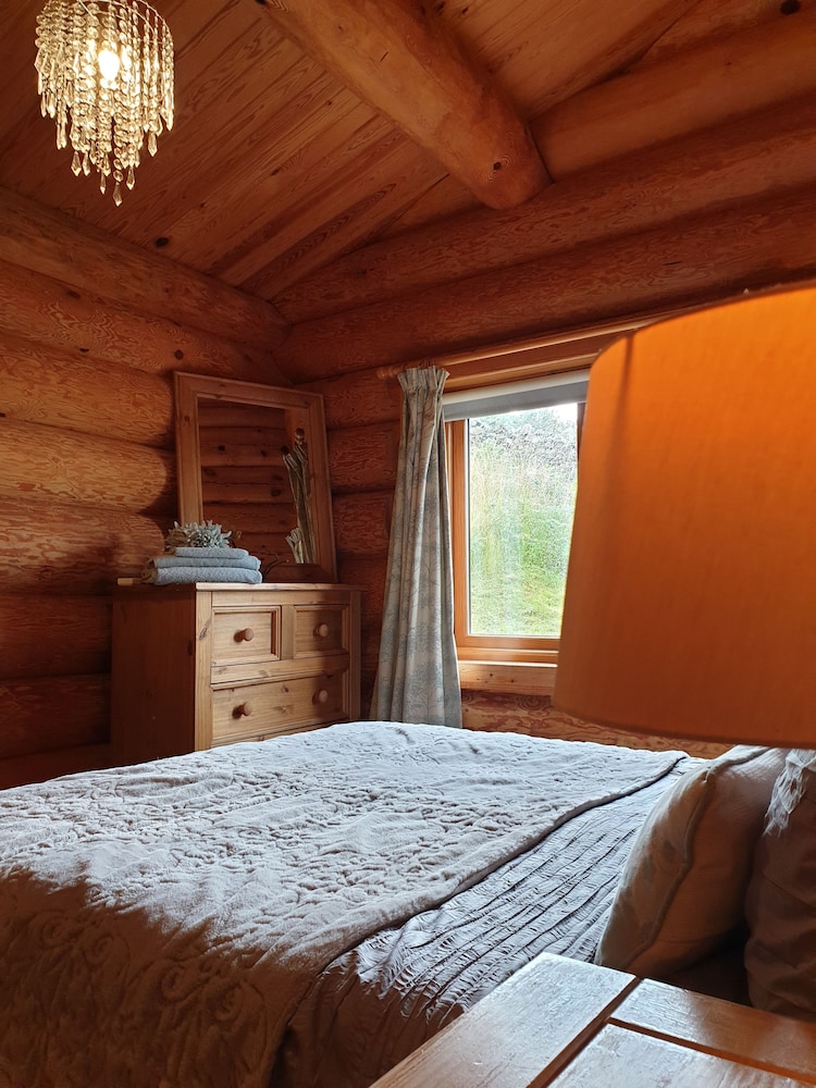 Newland Valley Log Cabins view 4