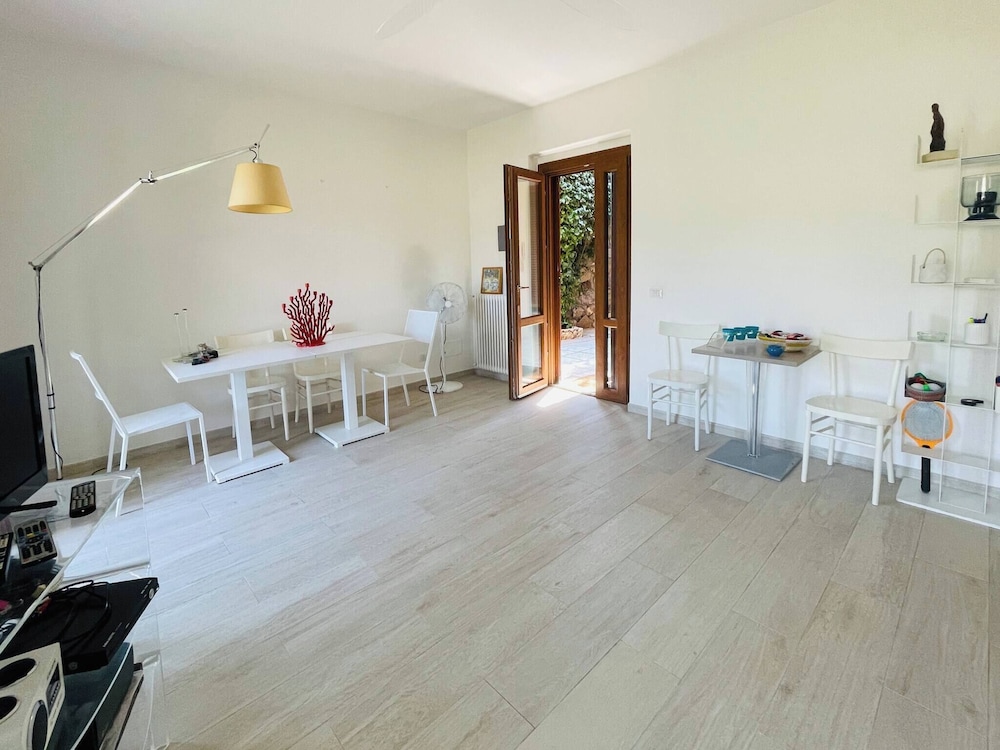 Charming Porto Santo Stefano Apartment With Pool Access