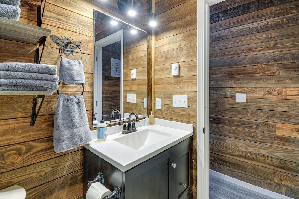 Near Twilight Sites & Scenic Hikes: Forks Apt