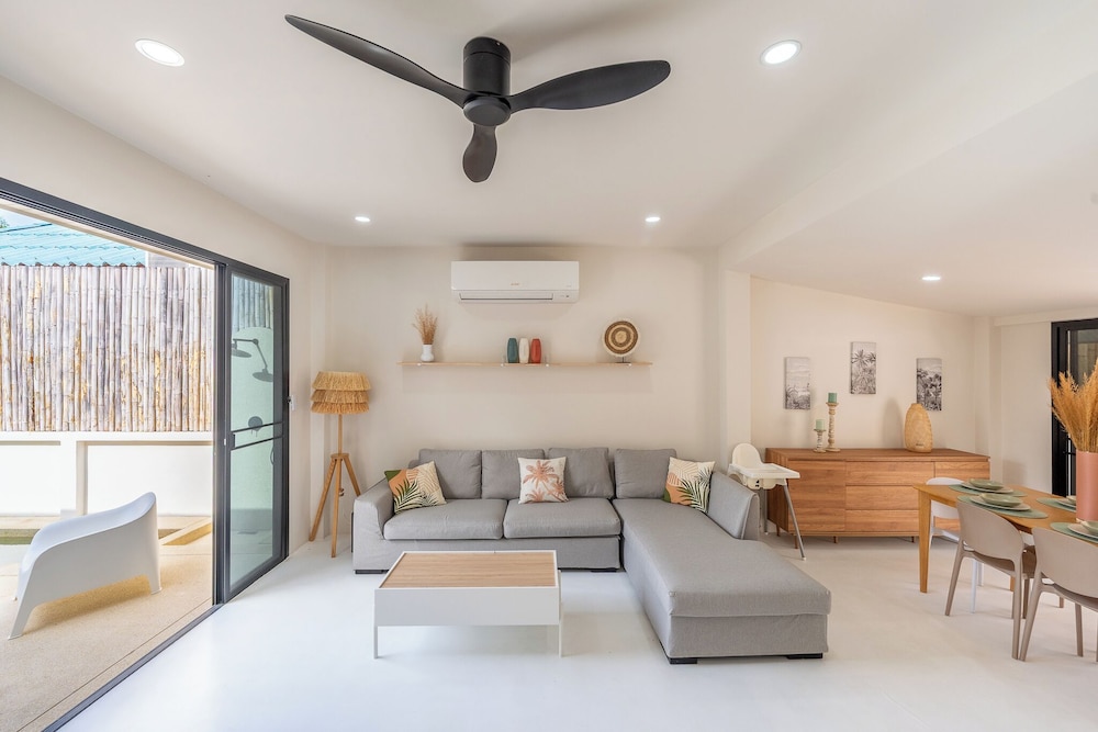Stylish Rooftop Pool Villa Sea View V211