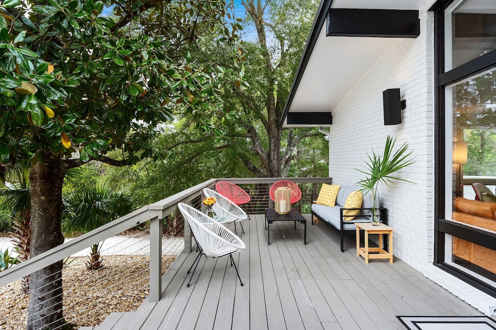 30A Florida Flashback by Avantstay Private Pool Golf Cart 3 Blocks to Beach