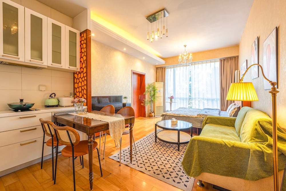 Beijing Furnished Apt with Queen bed