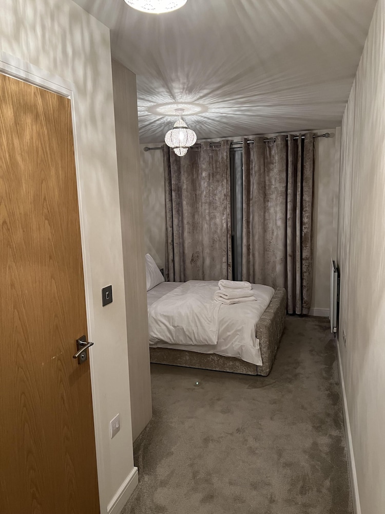 Inviting 2 Bedroom Apartment in Maidenhead view 3