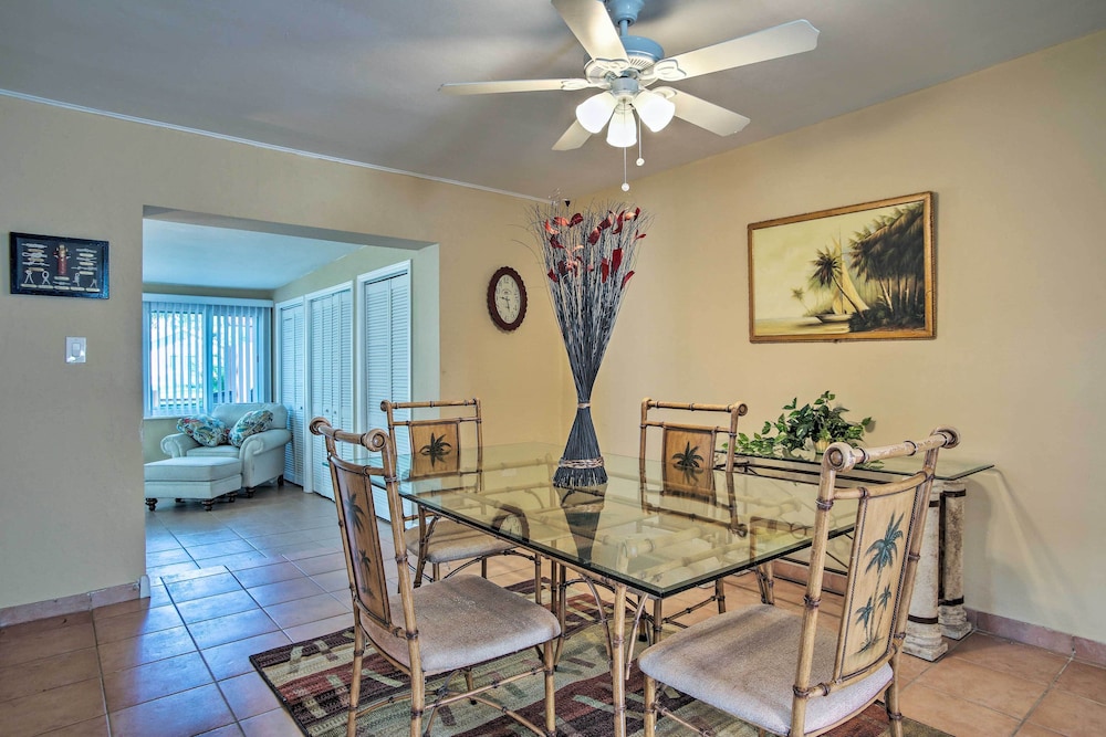 Ft. Lauderdale Townhome on Canal - 3 Mi. to Beach!
