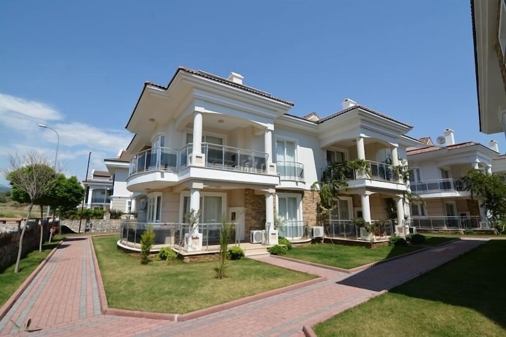 Golden Life Blue Green Residence