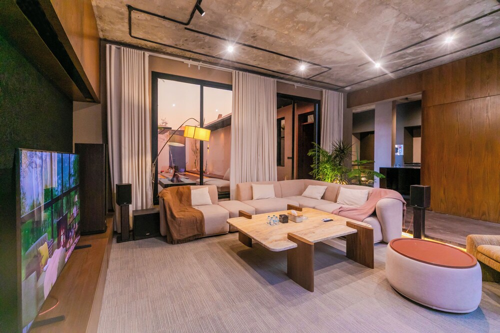 Portal Chalets With Private Pool-Al Arid