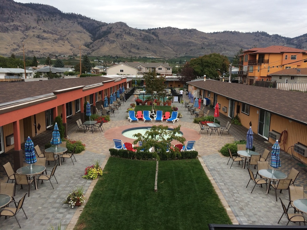 Sahara Suites