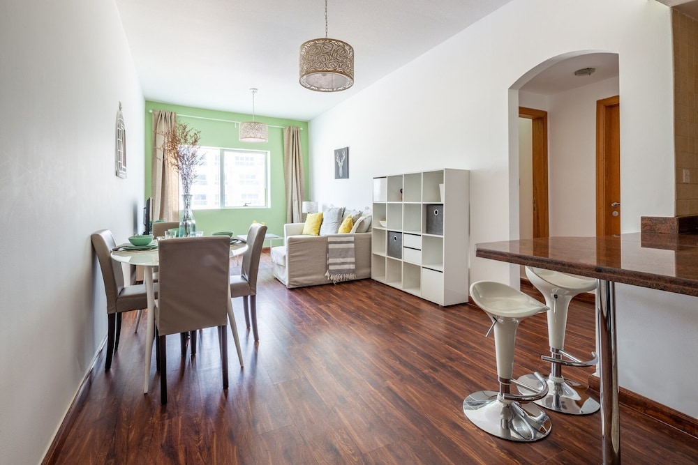 Minutes From Beach! Bright 1BR in Dubai Marina!