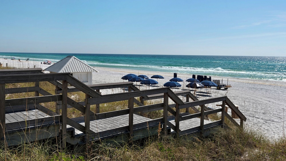 Sleeps 8 w/ Resort Pools, Tennis, Golf & Beach Access + Attraction Tickets!