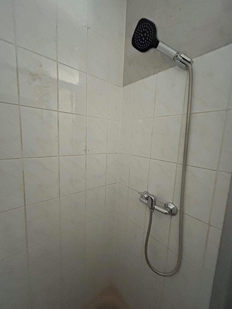 2-Rent Group Hostel Rooms AUB162