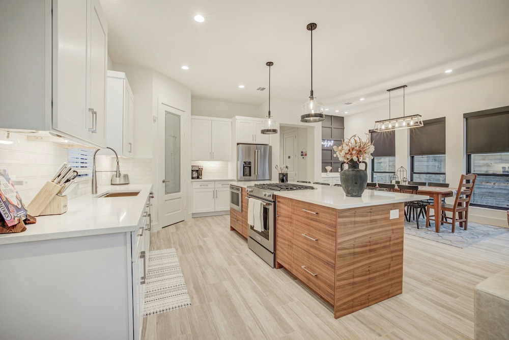 New Build, Private Pool, Near Pearl/riverwalk