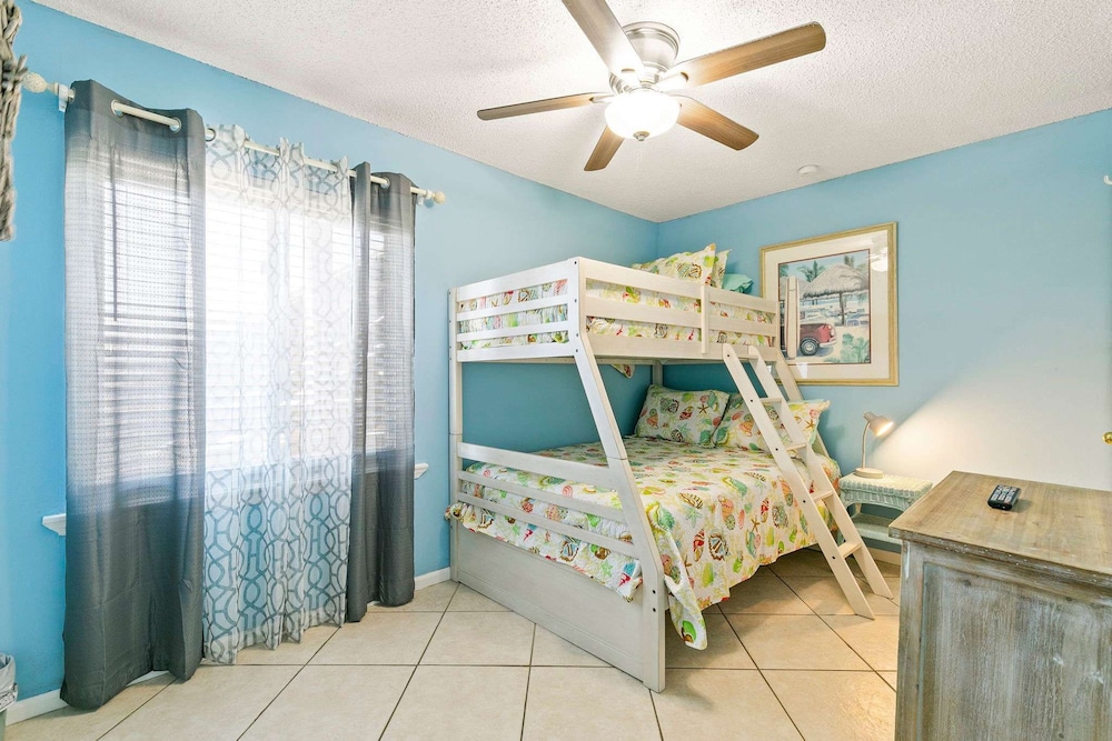 Three 2br Condos Walk to Beach Hangout