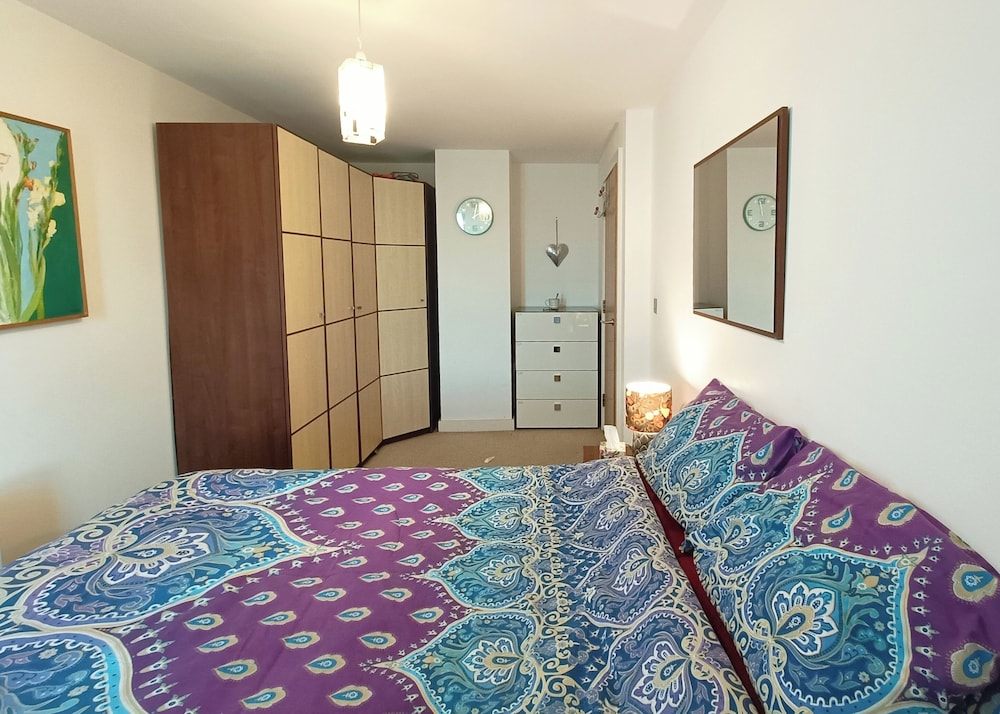 1 Bed Flat - Sleeps 5 - Pets - Garden - Parking