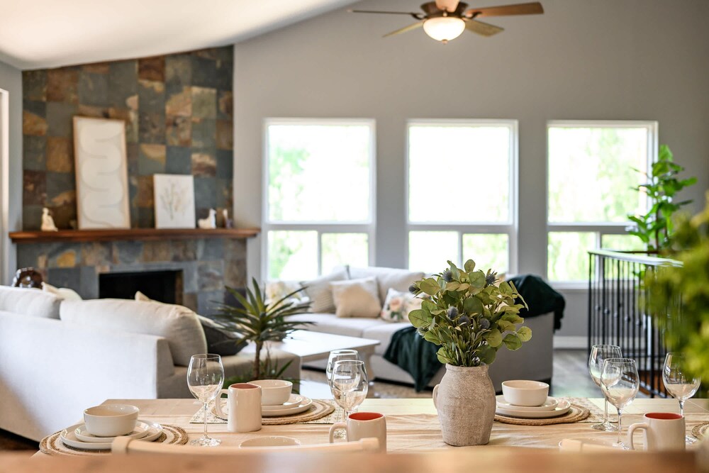 Mountain View Family Retreat w Game Room Scenic Decks