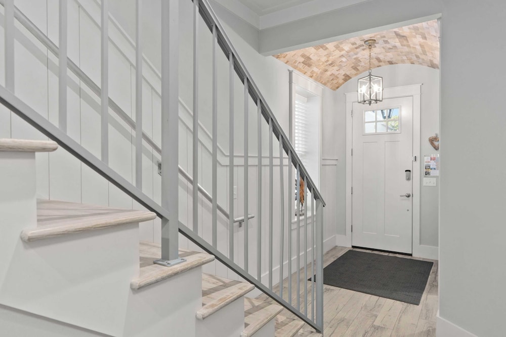 The Palmetto Blue by Avantstay Steps to Beach, Ocean Views