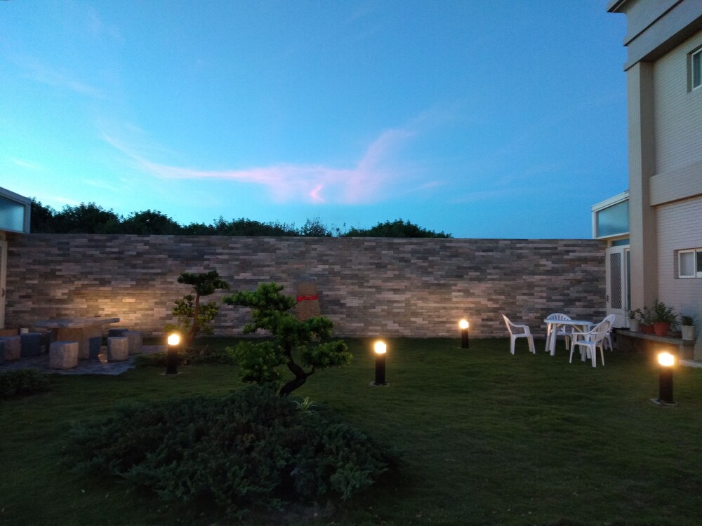Tianyi Xuanyuan Station Homestay