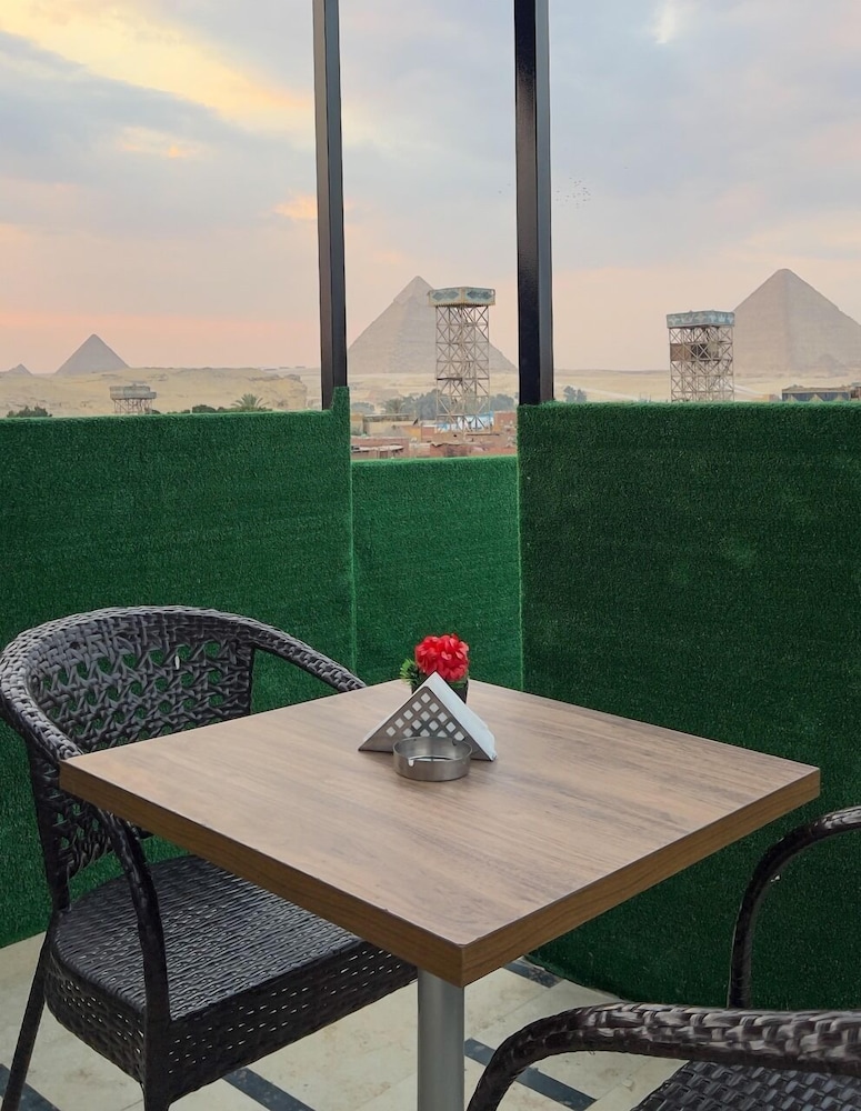 Pearl pyramids Inn