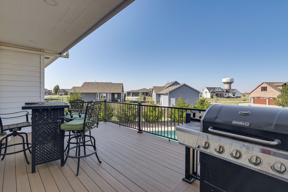 Balcony & Patio: Spacious Home in Bel Aire!
