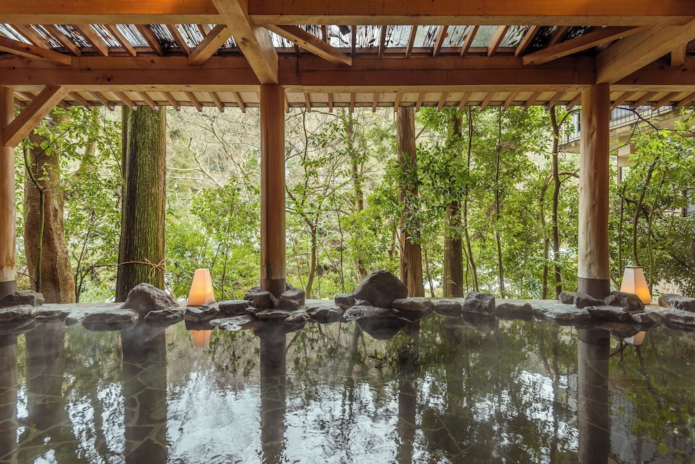 Yamanaka Onsen Shirasagiyu Tawaraya