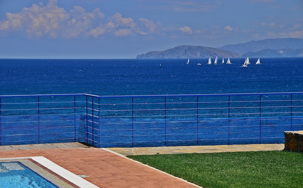 Poppy Villas