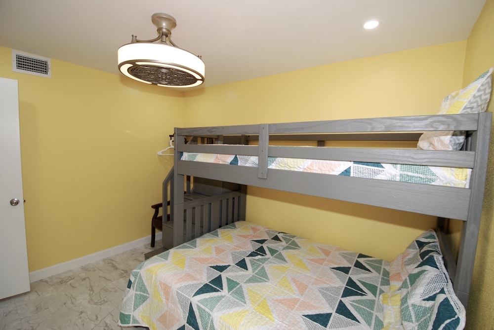 Saida Iii Unit #3306 1 Bedroom Condo by Redawning