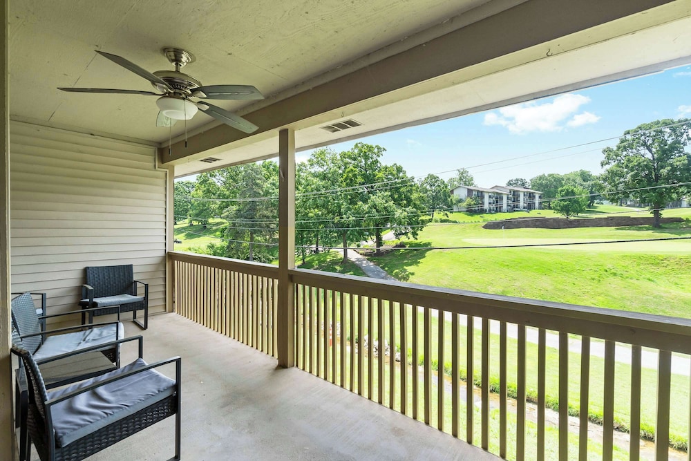Quittin' Time Stay for 6 With Golf Course Views & Resort Amenities