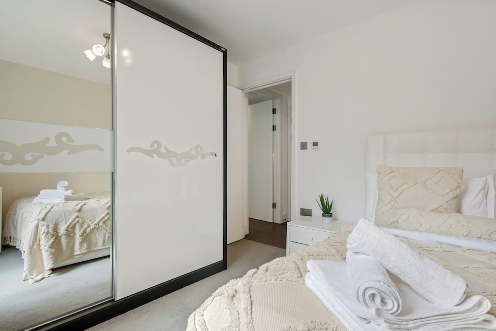Spacious 3 Bed Apartment in Angel