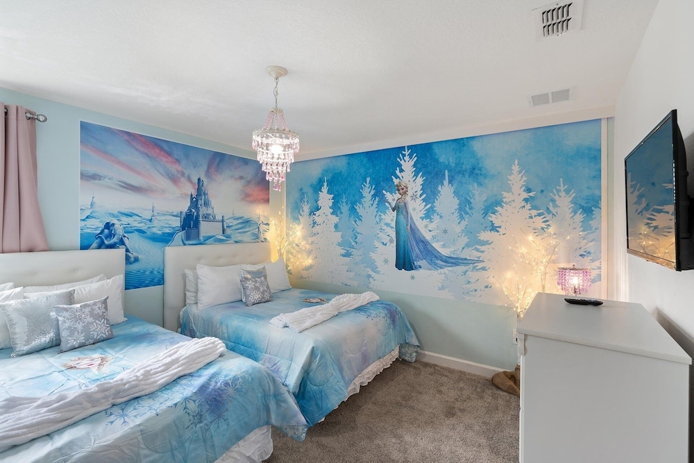 ChampionsGate Resort 10 Bedroom Vacation Home - Includes resort clubhouse amenity access! 10 Home