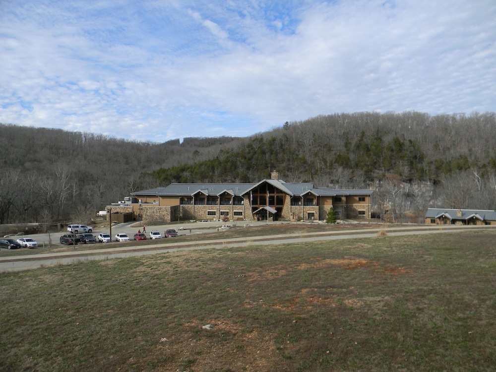 Echo Bluff State Park