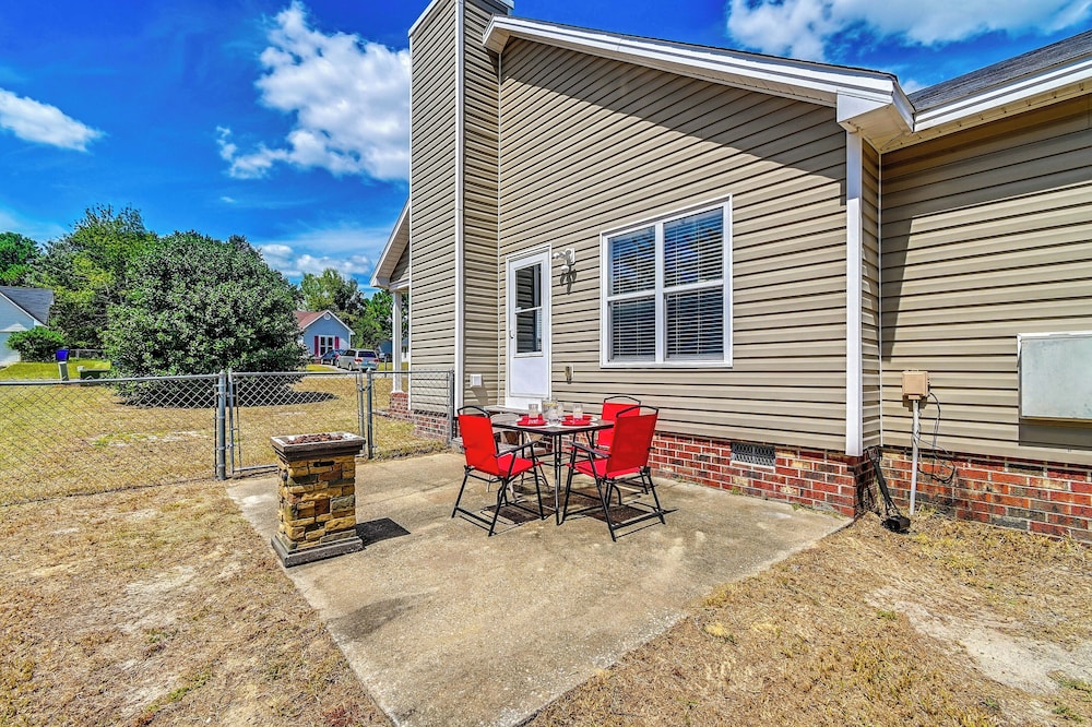 Large Yard, Office Space: Fayetteville Family Home