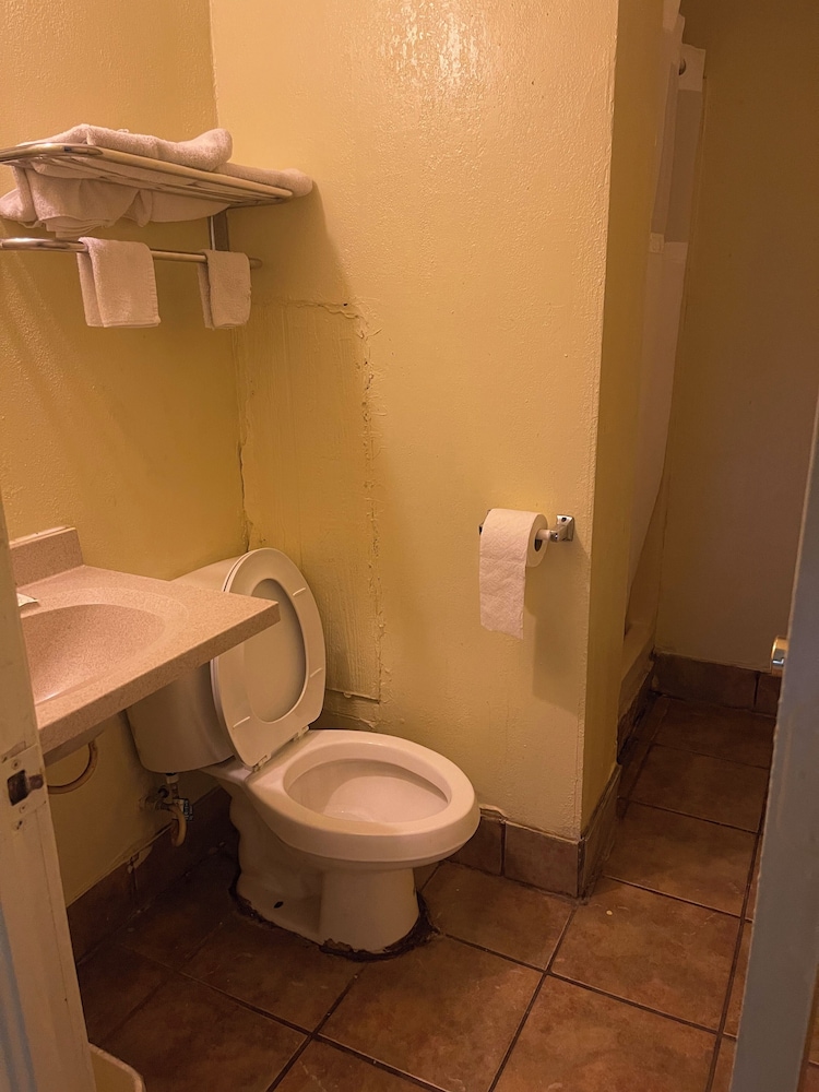 Laurel Vacations - Plaza Motel - Property Image 10