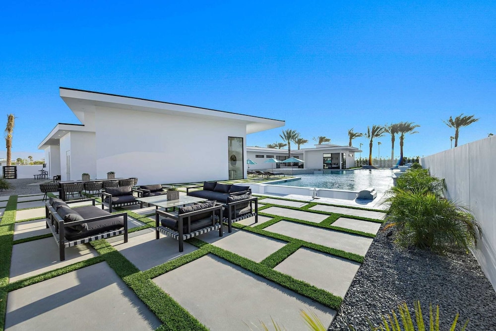 Sleeps 23 Luxury Villa w/ Pool, Hot Tub & Pickleball Court Bravo Villa 10
