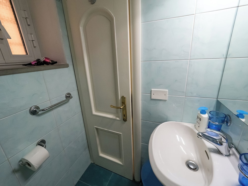 Picagetta Tiny Room with AC photo 3