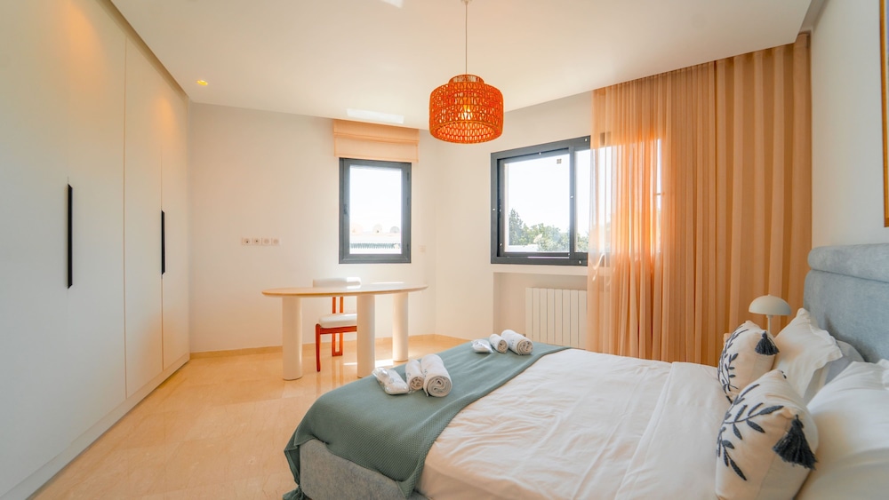 Villa Malaga Luxury for 10 in Central Marsa