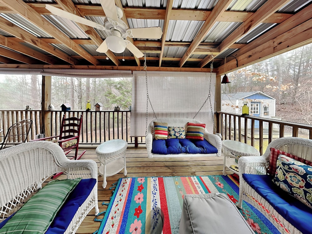 Daisy's Enchanted Cottage by Jackson Mountain Rentals