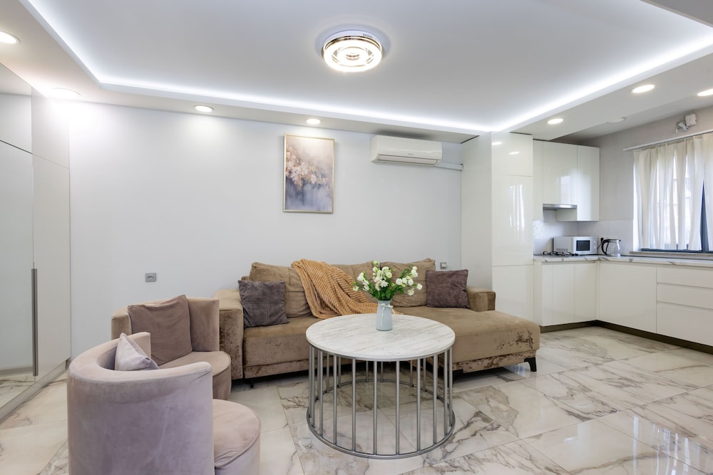 Apartment by Luxe Group XO444