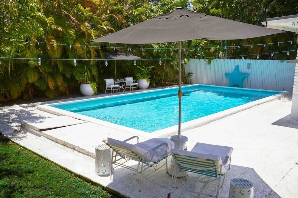Miami Pool Cottage in El Portal