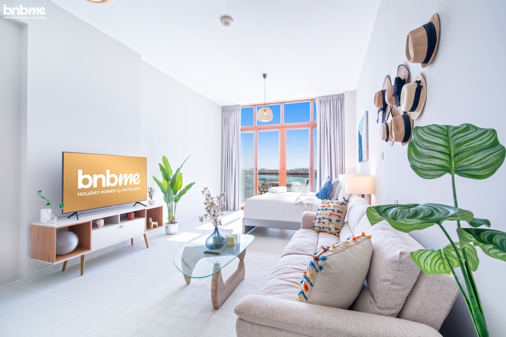 bnbme | Palm Views West | STUDIO