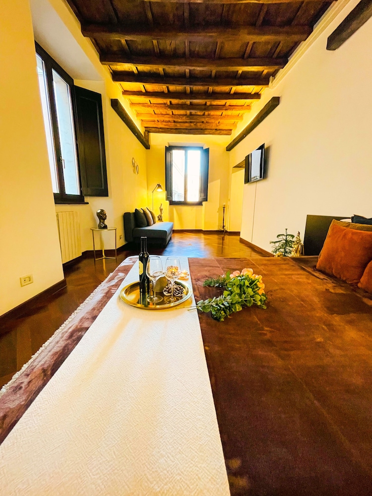 Trevi Fountain Stylish Guesthouse
