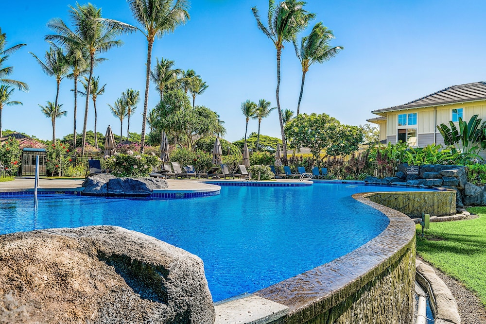 Concierge Included - Walk to Restaurants & Shopping - AC - Infinity Pool! -vrkcv