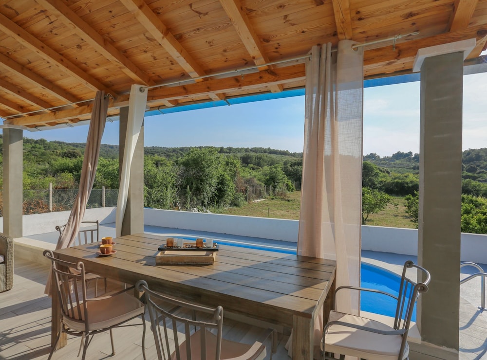 Villa Baras Garden - House With Pool