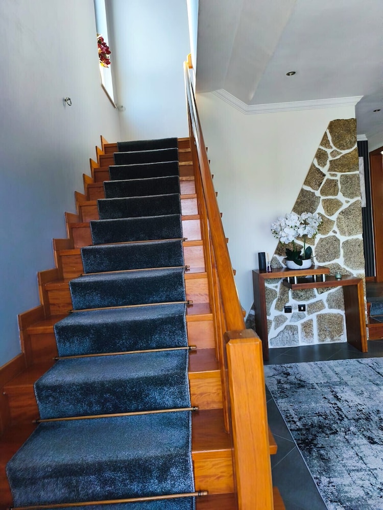 Esposende Charming Villa With Garden