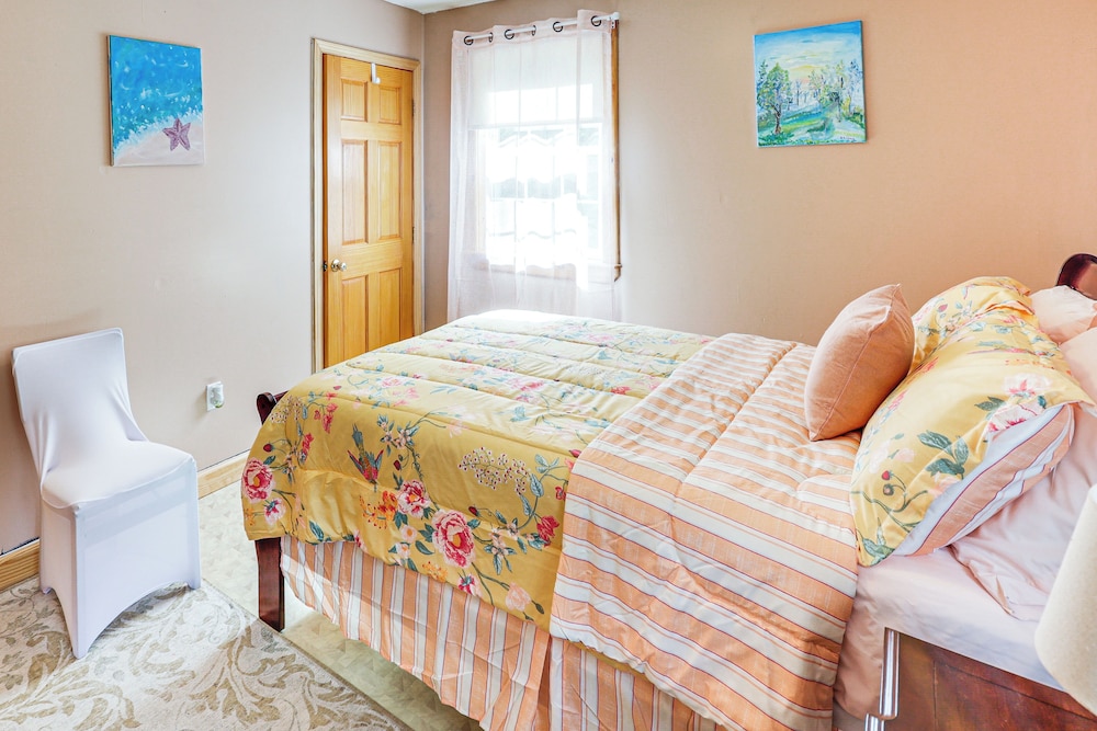 Family-friendly Home w/ Furnish Patio in Crystal!
