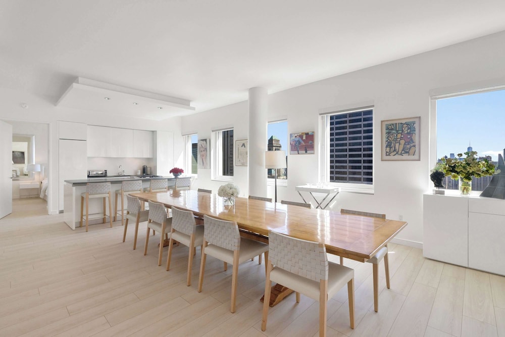Corporate or Luxury 4 Bedroom Penthouse Steps From Times Square Sleeps 8