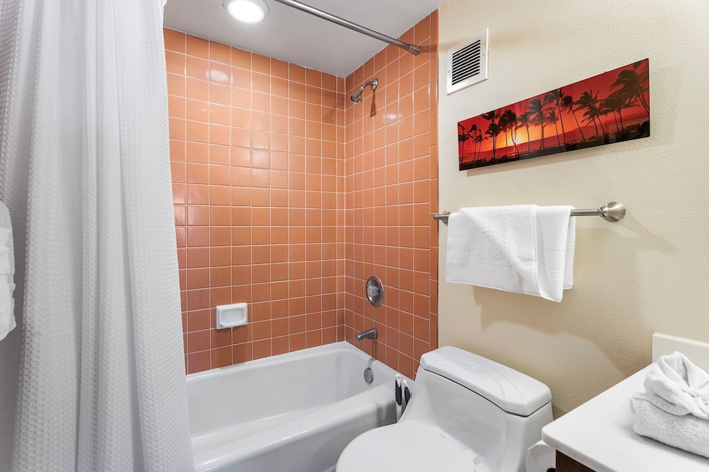 End Unit Oceanview Condo - Pool - Sauna & Tennis! - Vrkcv