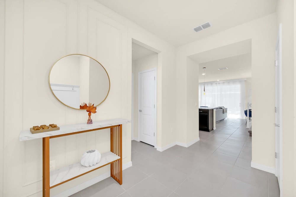 Stylish 5BR Home With Mickey Cars Rooms